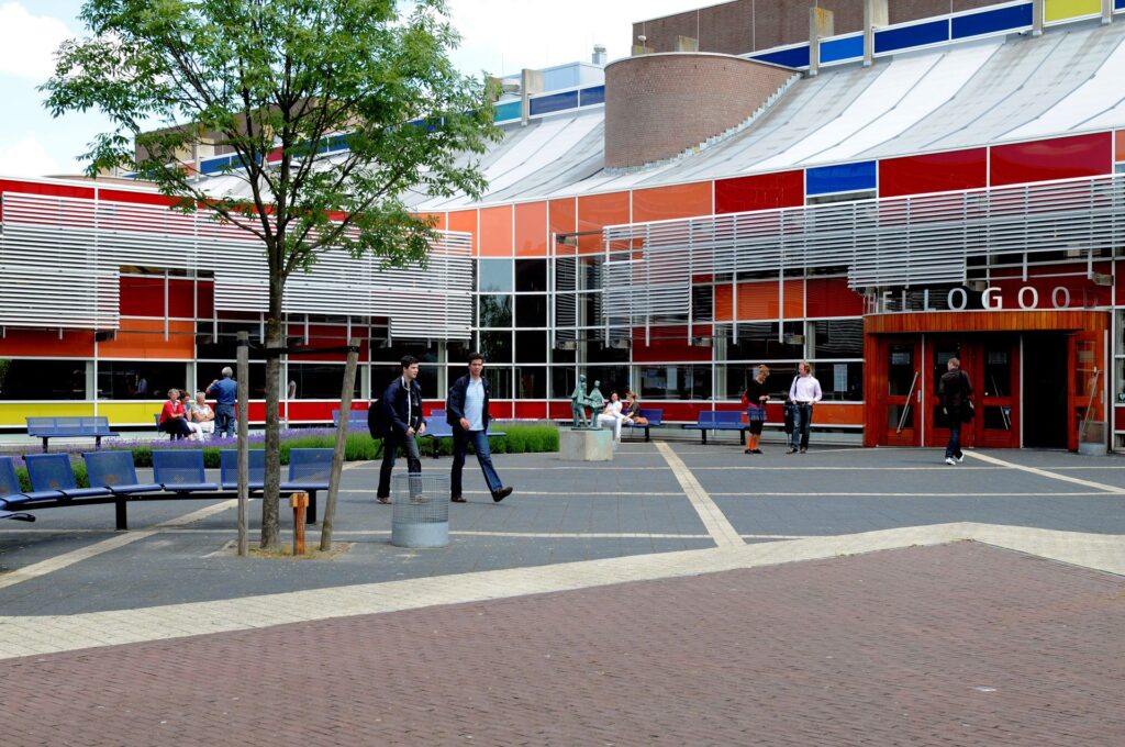 Univerzita je známa svojimi programami v oblasti vodného manažmentu a stavebného inžinierstva, ktoré sú hodnotené ako jedny z najlepších v Holandsku.